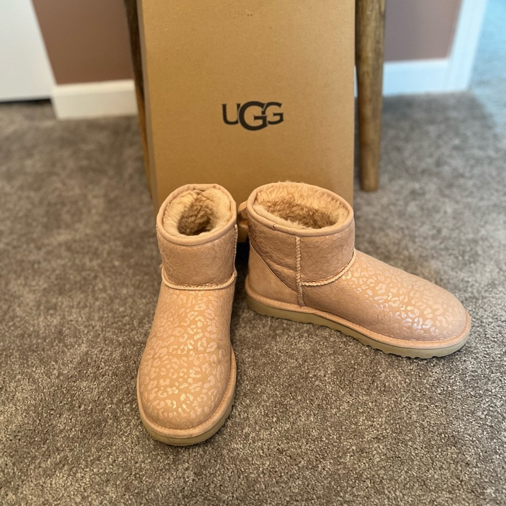 UGG, leopard, blush pink, size 8